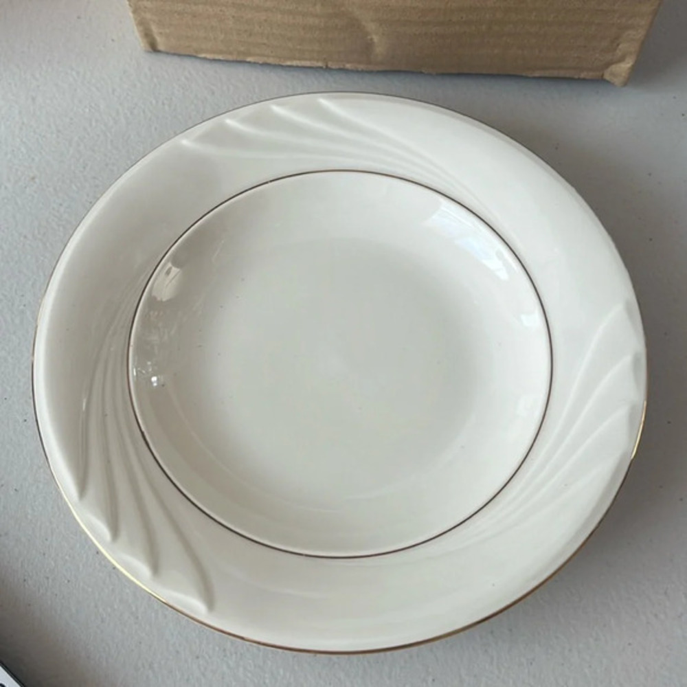 New 8pcs of Dessert plates dishwasher safe freezer safe Lead free